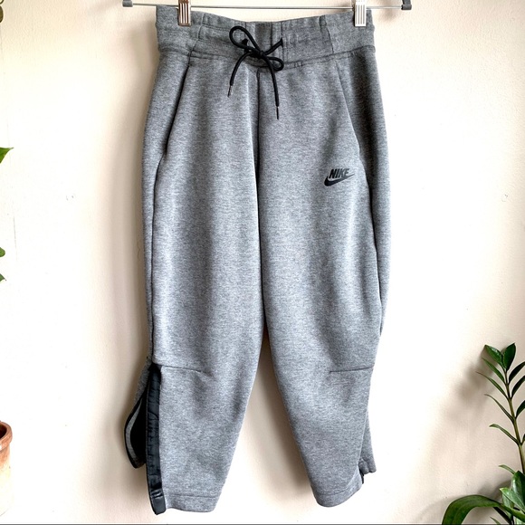 Nike Pants - Nike heather gray active tech wear EUC